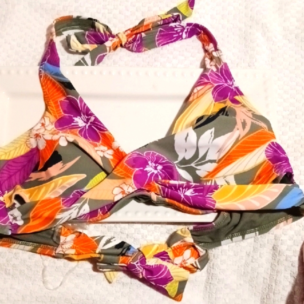 Gorgeous! Time and Tru Tropical Floral Bikini Top ๐บ New ๐บ - Picture 6 of 8